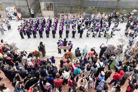 日本關東學院高等學校吹奏樂部定點演出人潮