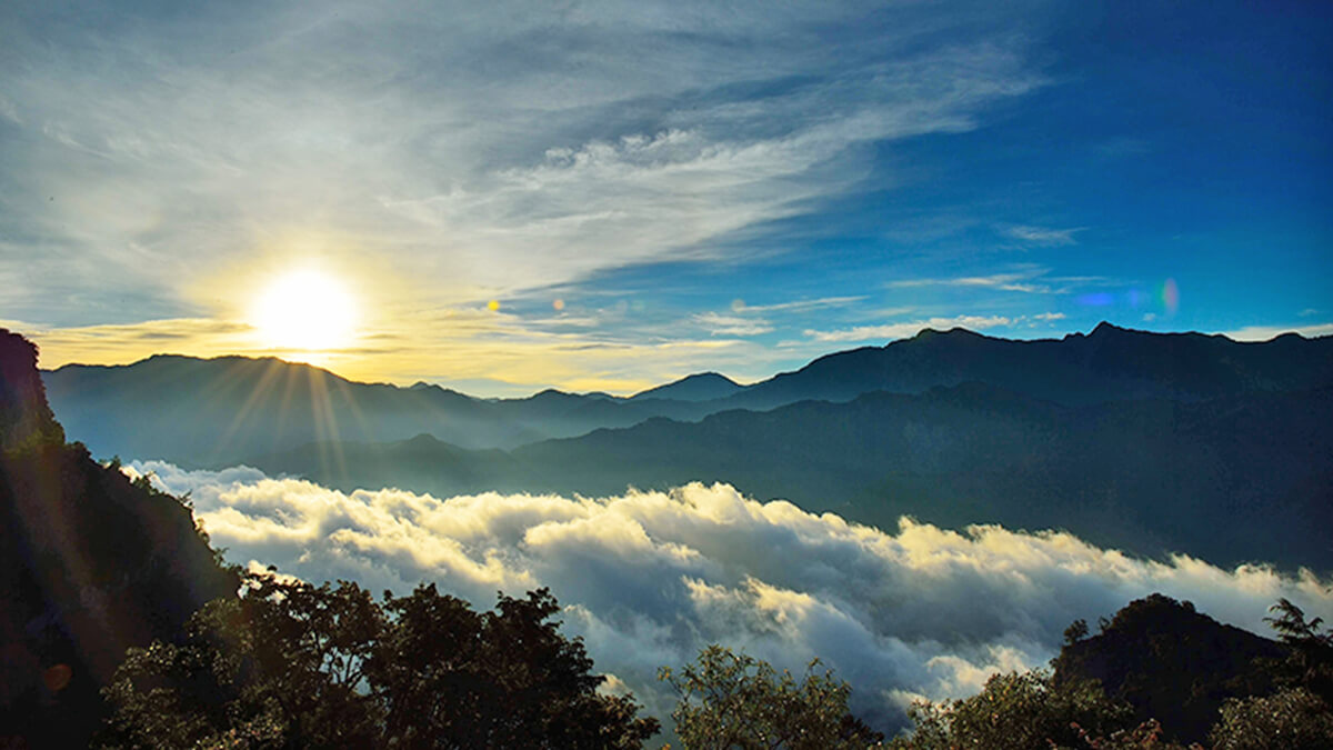 対高岳の日出と雲海(阿里山)-黄源明撮影