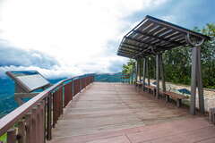 碧湖觀景台提供旅客完善的休憩空間