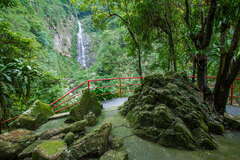 觀音瀑布風景區夏季沁涼無比