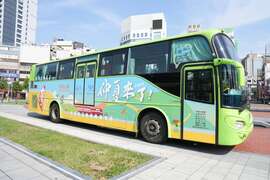13.台灣好行-仲夏來了車體塗裝