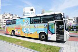 14.國光客運-仲夏來了車體塗裝