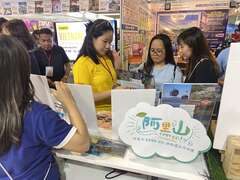 菲律賓TME旅展現場攤位及民踴躍的民眾