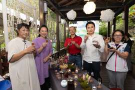 立法委員陳冠廷與茶旅達人合照
