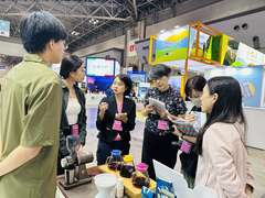 東京人雜誌社於現場採訪青葉山莊業者