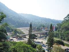 眺望觸口地久橋