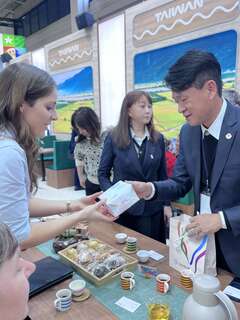 阿里山管理處黃勢芳處長與旅遊業者現場交流狀況