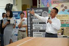 3嘉義縣政府翁章梁縣長媒合現場