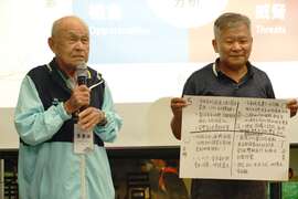 阿里山管理處志工廖慶雄老師與王森林老師