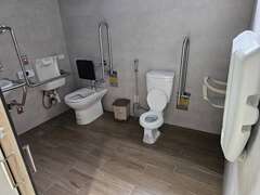 圓潭生態園區性別友善公廁內部２