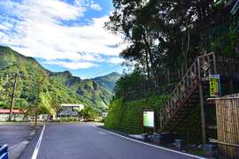 達邦聚落旁的步道出入口