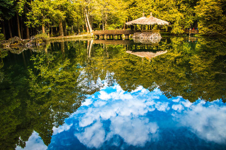 藍天碧湖姊妹潭