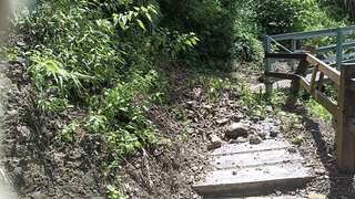 步道遭土石掩蓋現地狀況 (1)