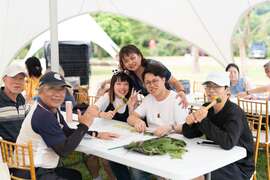歷屆新人與家屬享用草原家宴