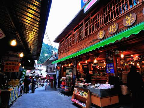 レトロ情緒溢れる山里への旅