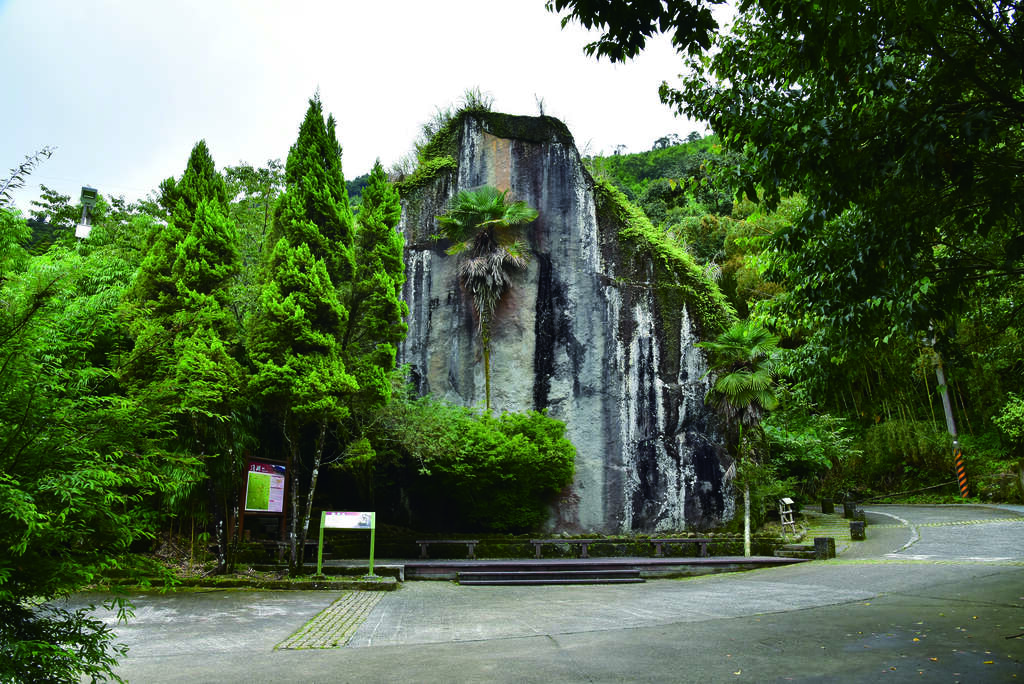 頂湖步道一景