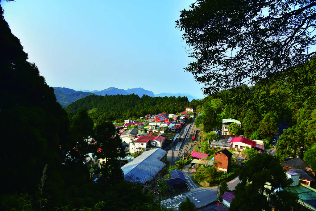 奮起步道遠眺風景