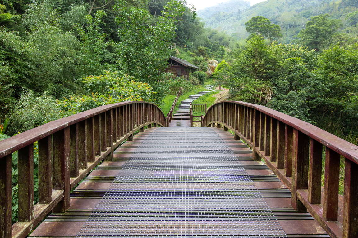 通往植物園的拱橋