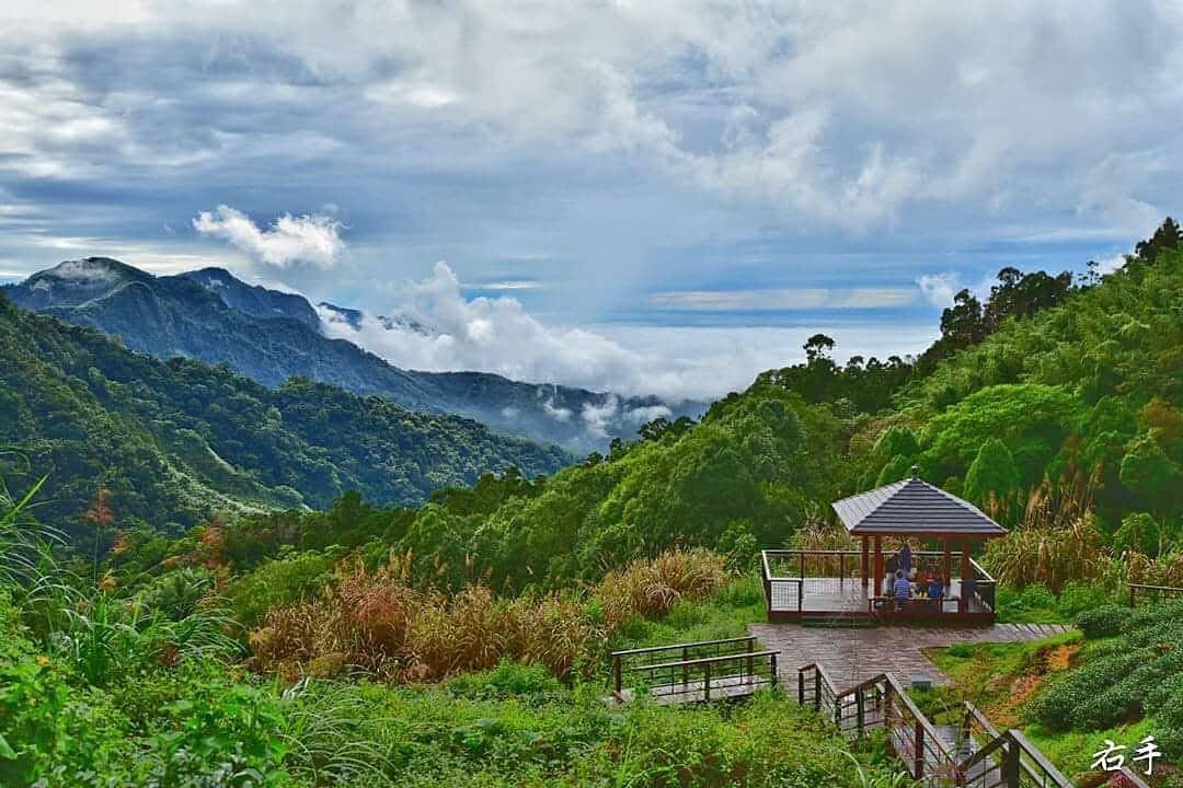 我想當一朵雲，無憂無慮隨風飄蕩看看這世界的美景(o^^o)那你呢？-感謝 @flyfox_for_heart 分享的美照⛰️-⠀⠀...