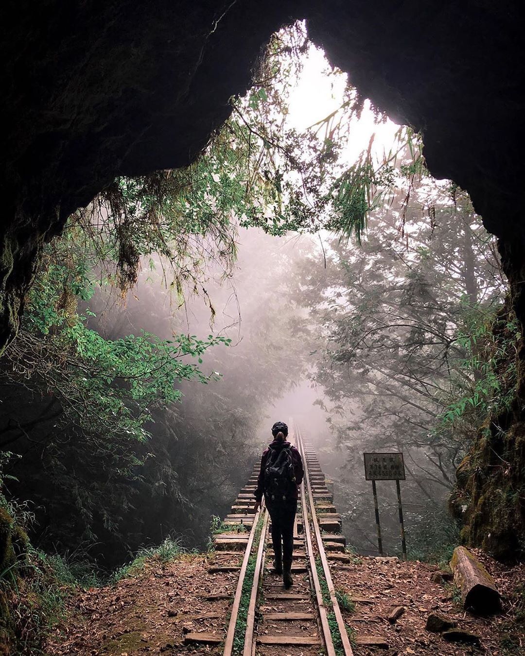 ⠀⠀⠀⠀⠀⠀⠀⠀⠀⠀⠀人生好難但還是要勇敢往前走-⠀⠀⠀⠀⠀⠀⠀⠀⠀⠀⠀⠀感謝 @shinnkotowaza 分享的美照⛰️-⠀⠀...