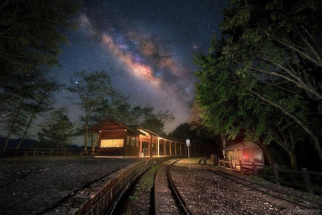 阿里山的銀河真的不管看幾次都不會膩-⠀⠀⠀⠀⠀⠀⠀⠀⠀⠀⠀感謝 @shengkai_travel  分享的美照-⠀⠀⠀⠀⠀⠀⠀⠀⠀...