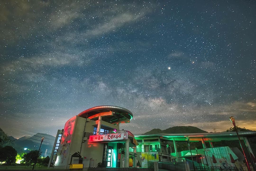 牛埔仔的夜景真的很美☺️當然夕陽也是還有牛埔仔可愛的店員也是- ⠀⠀⠀⠀⠀⠀⠀⠀⠀⠀⠀⠀感謝 @photoby_kai918 分享...