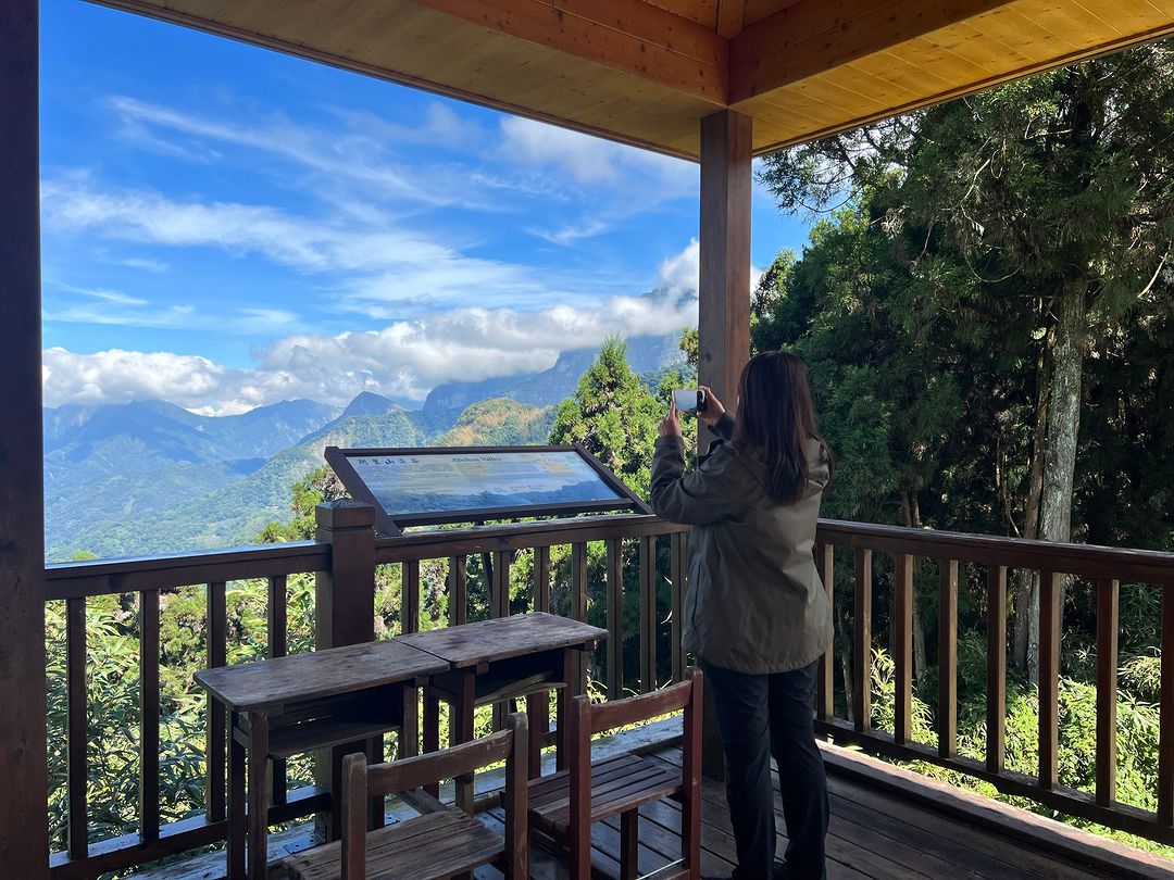 ️小編天氣報報️近期受低壓帶、西南風增強影響山區白天晴朗，但下午易有局部短暫雷陣雨⛈️提醒大家若有到山區務必要隨時留意天氣避開危險...