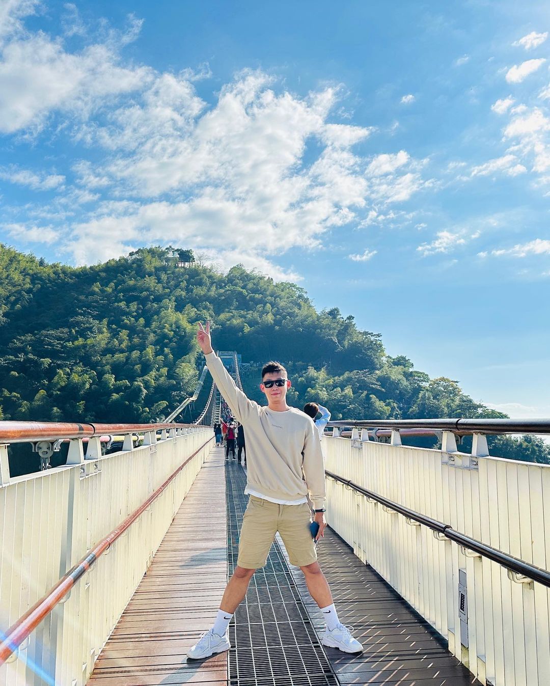 嘉義的山依舊晴空萬里☁️☁️將近一個禮拜村民齊心協力的整頓~太平雲梯 / 已恢復營運囉⛈️還是要留意午後雷陣雨喔！感謝 @wade...