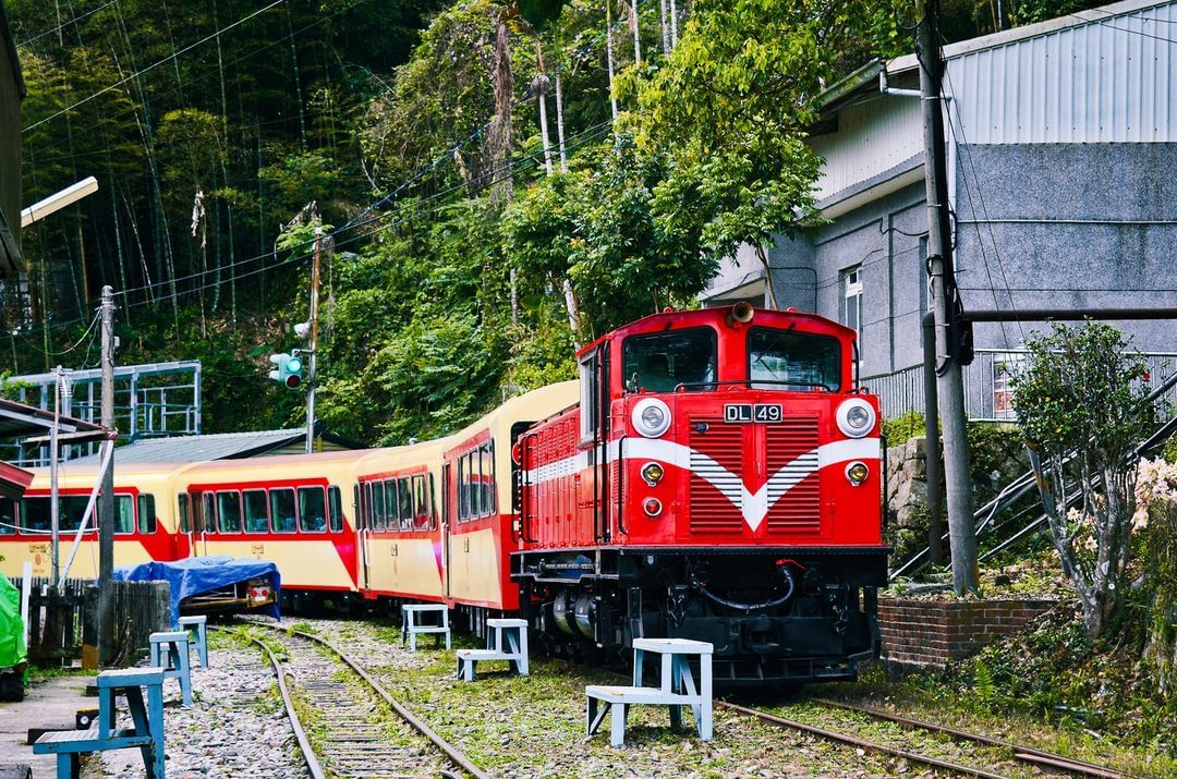 交力坪車站林業鐵路沿線上那些迷人的小車站沒有擁擠人潮與喧囂只有小火車與鐵軌交織的「哐啷」聲感謝 @kltw2016  美照分享-⠀...