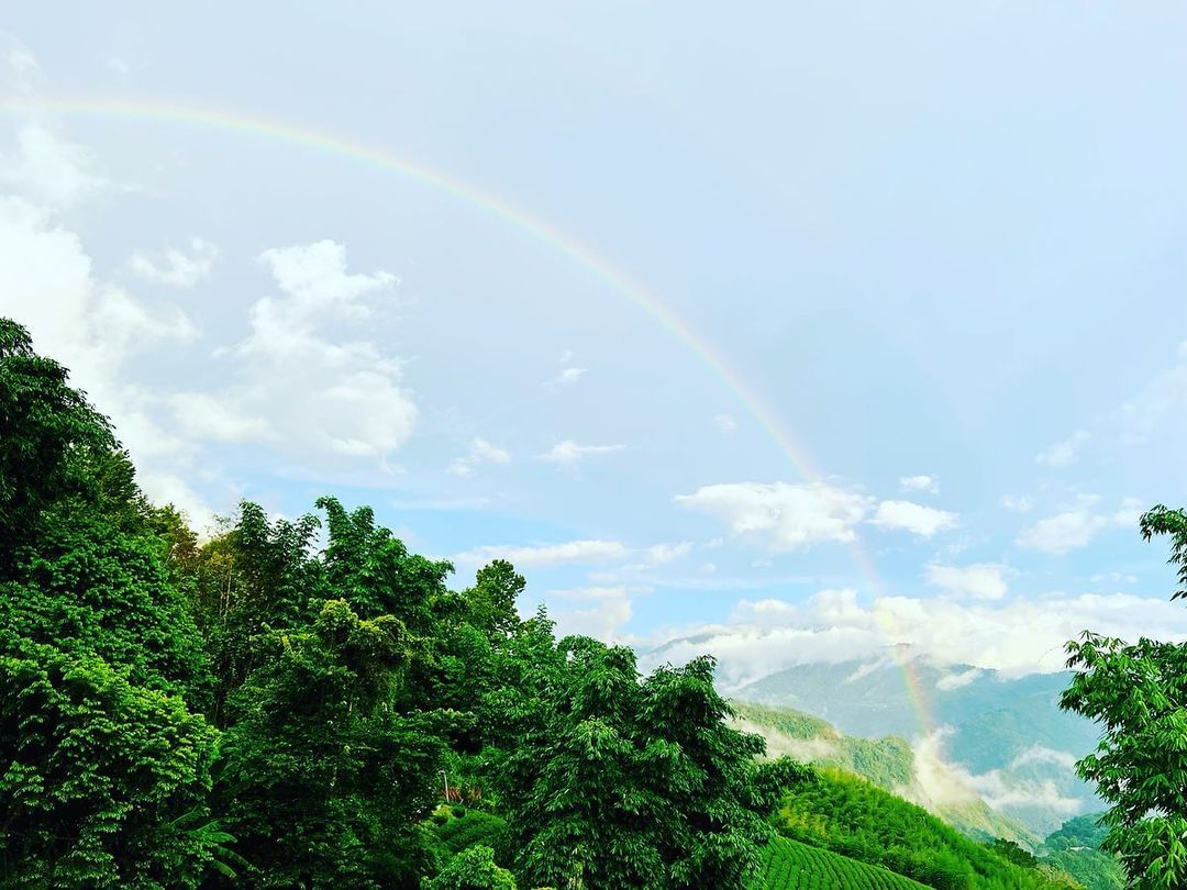 雨後的彩虹是會帶來愉悅心情的產物照片授權 @mirabelle_1024 -⠀歡迎在您的貼文 #travelalishan 或 @...
