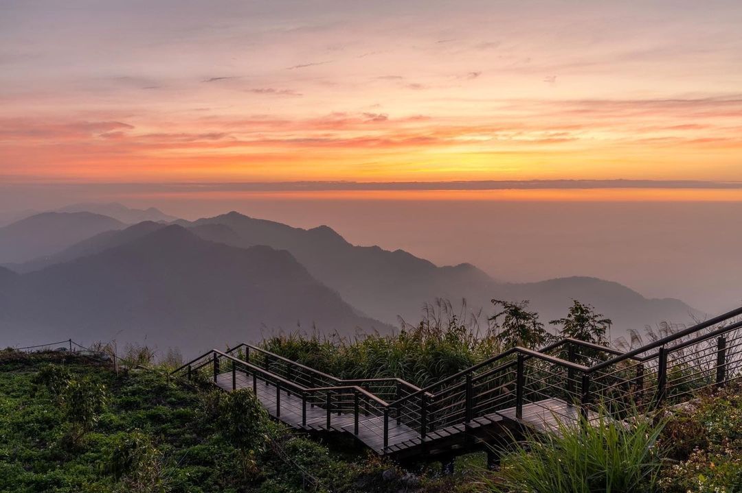 與阿里山的美景相伴好一些日子，有時覺得似乎能預測大景出現的時機，但還是無法有自信的說何時，大自然總是給我們意外驚喜❤️( 話說小編...