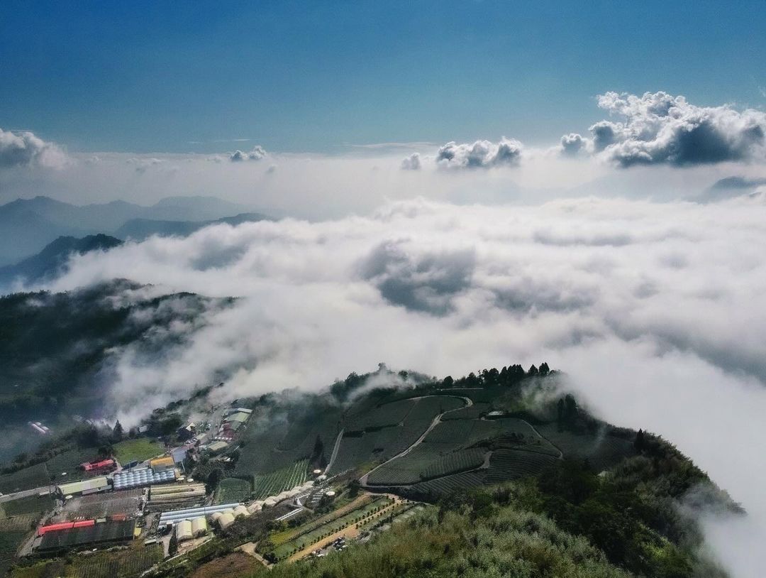 以空拍視角來看看那天滿出來的雲海要變冷冷冷了~大家要好好保暖喔照片授權 @hsingfang20 -⠀歡迎在您的貼文 #trave...