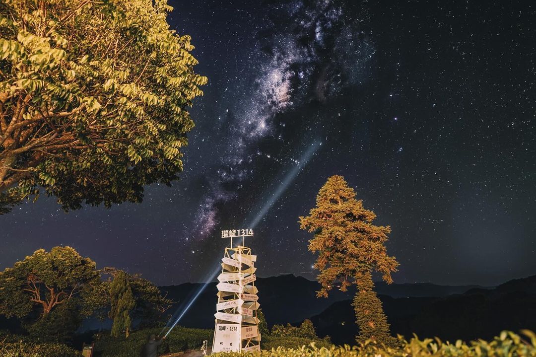 1314觀景台想留在山上看星星嗎？偶爾給自己一趟慢遊山間的旅程直接訂好瑞峰、瑞里附近的住宿不用過度煩惱行程要去哪裡山上的悠閒自然會...