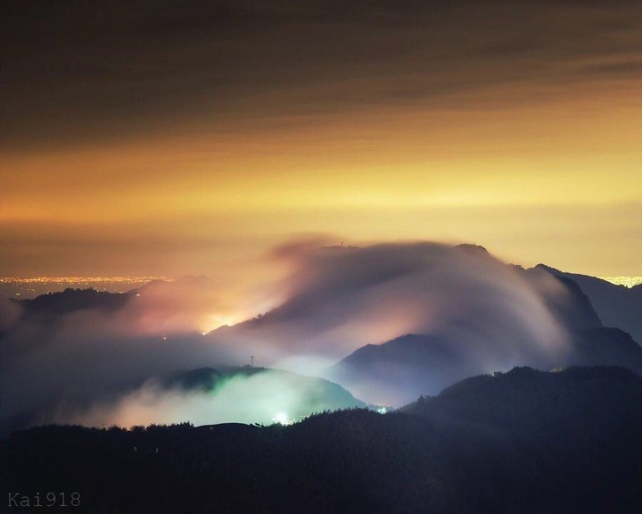 軟綿可口琉璃光絕景是雲海之下的城市光影透過雲霧折射出來除了光影斑斕之外也令人遙想雲海下的城市與人 -⠀⠀⠀⠀⠀⠀⠀⠀⠀⠀⠀感謝 @...