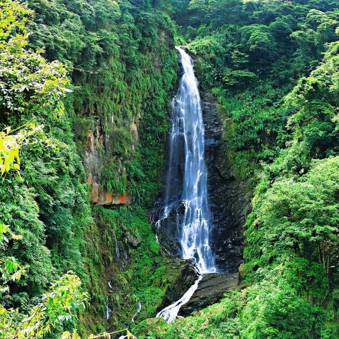 觀音瀑布暌違多年在今年重新開放你來感受「沁涼人心的飄谷雨」了嗎照片授權感謝 @atrow2003 -⠀歡迎在您的貼文 #trave...