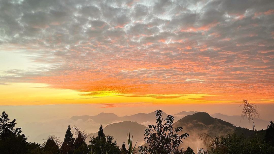 那片橘，烙印在眼裡。照片授權感謝 @grace0507w -⠀歡迎在您的貼文 #travelalishan 或 @travelal...