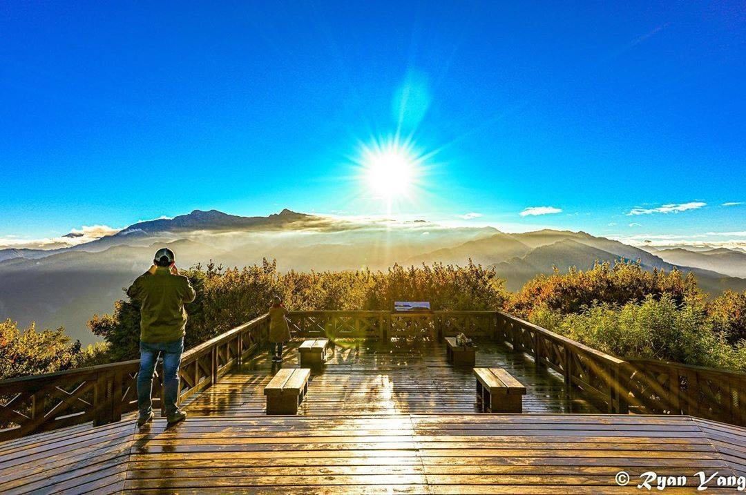 阿里山上才看的到的太陽光輝也把這份陽光帶給身邊的每個人吧 ❤-⠀⠀⠀⠀⠀⠀⠀⠀⠀⠀⠀感謝 @ryanyang_ 分享的美照-⠀⠀⠀...