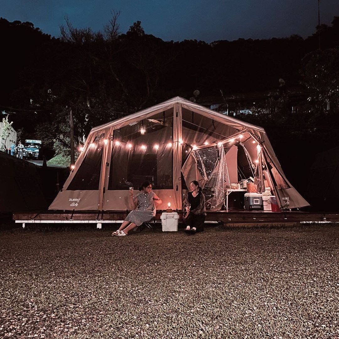 在阿里山上駐足紮營跟家人、好友徹夜聊天會是一輩子的回憶吧-⠀⠀⠀⠀⠀⠀⠀⠀⠀⠀⠀感謝 @comehome.n 分享的美照-⠀⠀⠀⠀...