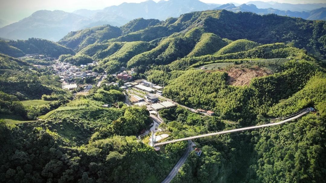 通常我們會在太平雲梯上看嘉義市景反方向看著太平，是被山環繞的村莊❤️照片授權感謝 @hophip851 -⠀歡迎在您的貼文 #tr...