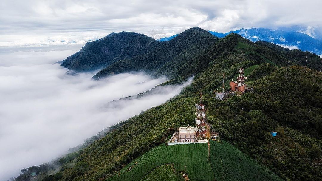 這裡下雨了，你那邊呢？下一場雨帶走了一些溫度這個下午沒有開冷氣只吹電風扇耶感謝授權分享｜ @yaozhou828 -⠀歡迎在您的貼...