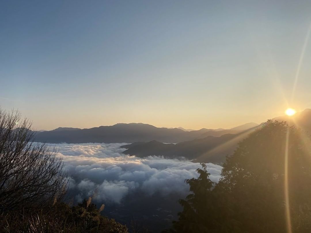 用小笠原觀景台雲海結束忙碌的一周周末好好充電吧！！-⠀⠀⠀⠀⠀⠀⠀⠀⠀⠀⠀感謝 @chicrystalll  分享的美照-⠀⠀⠀⠀...