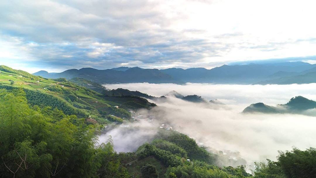 用綿延的雲海與無邊際的天空療育明天要上班的心情！-⠀⠀⠀⠀⠀⠀⠀⠀⠀⠀⠀感謝 @logan_travel_taiwan  分享的美...