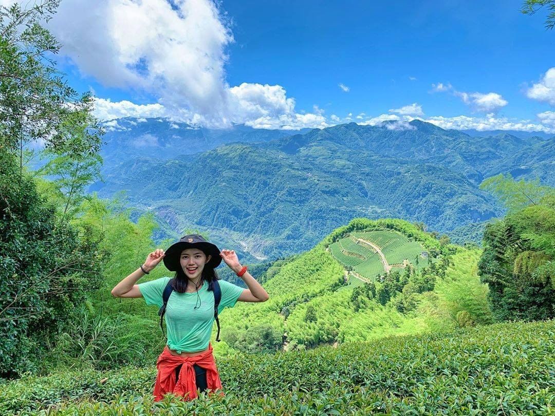 從茶園到遠處的高山及天空真是太美的畫面☘心情都豁然開朗了！-⠀⠀⠀⠀⠀⠀⠀⠀⠀⠀⠀感謝 @duduting16  分享的美照-⠀⠀...