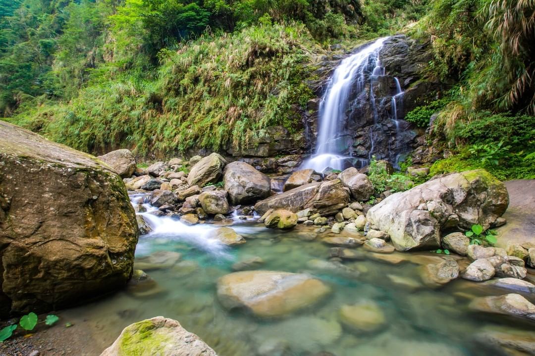 如仙境般的觀音瀑布夏天來到這裡　一定透心涼！-⠀⠀⠀⠀⠀⠀⠀⠀⠀⠀⠀⠀⠀⠀ #travelalishan 或 @travelali...