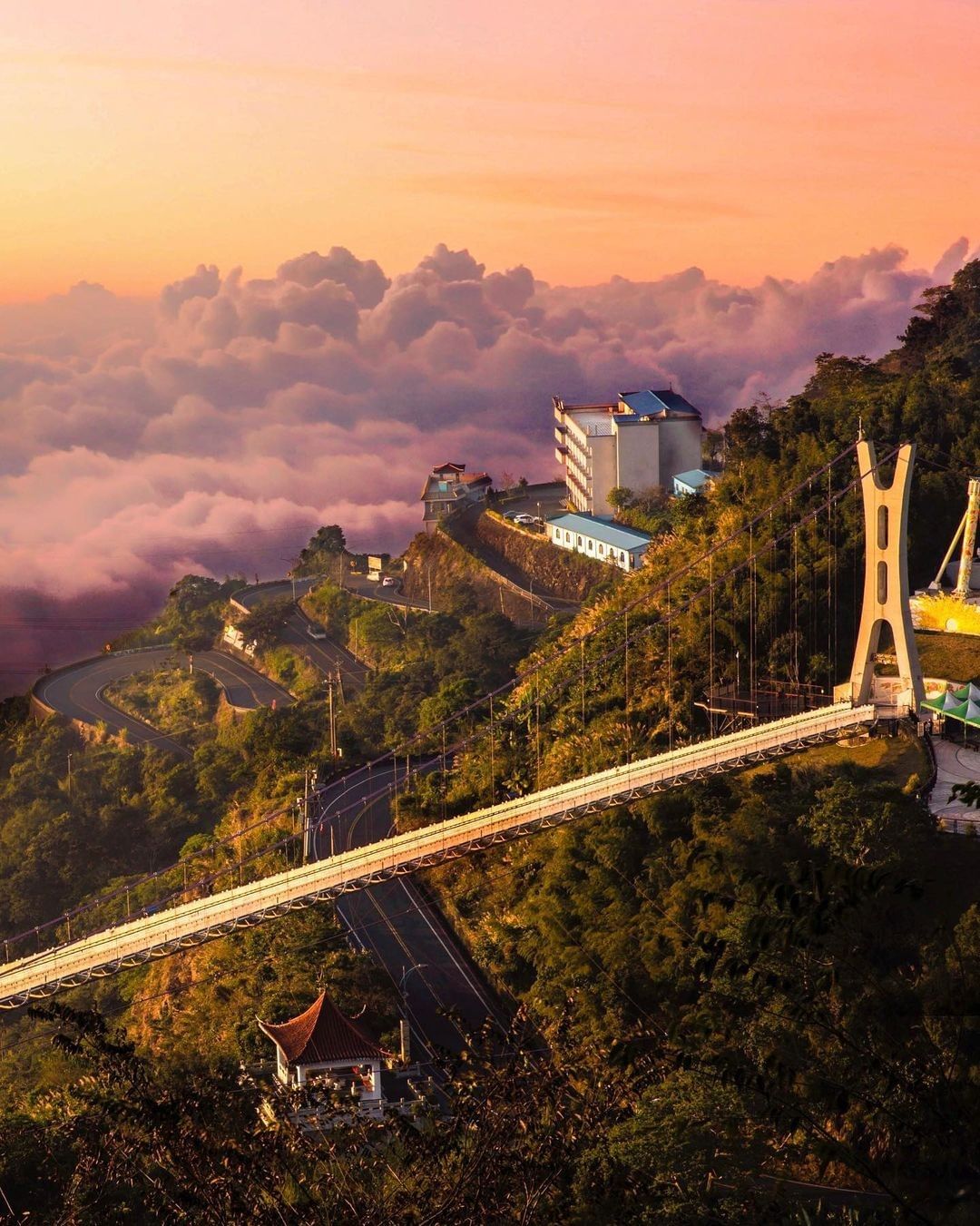 人生夢想是看遍世界各地的風景，這個夢想真的很遠大，因為，台灣的美都已經看不完啦~~~照片授權感謝 @taiwan.4fun -⠀歡...