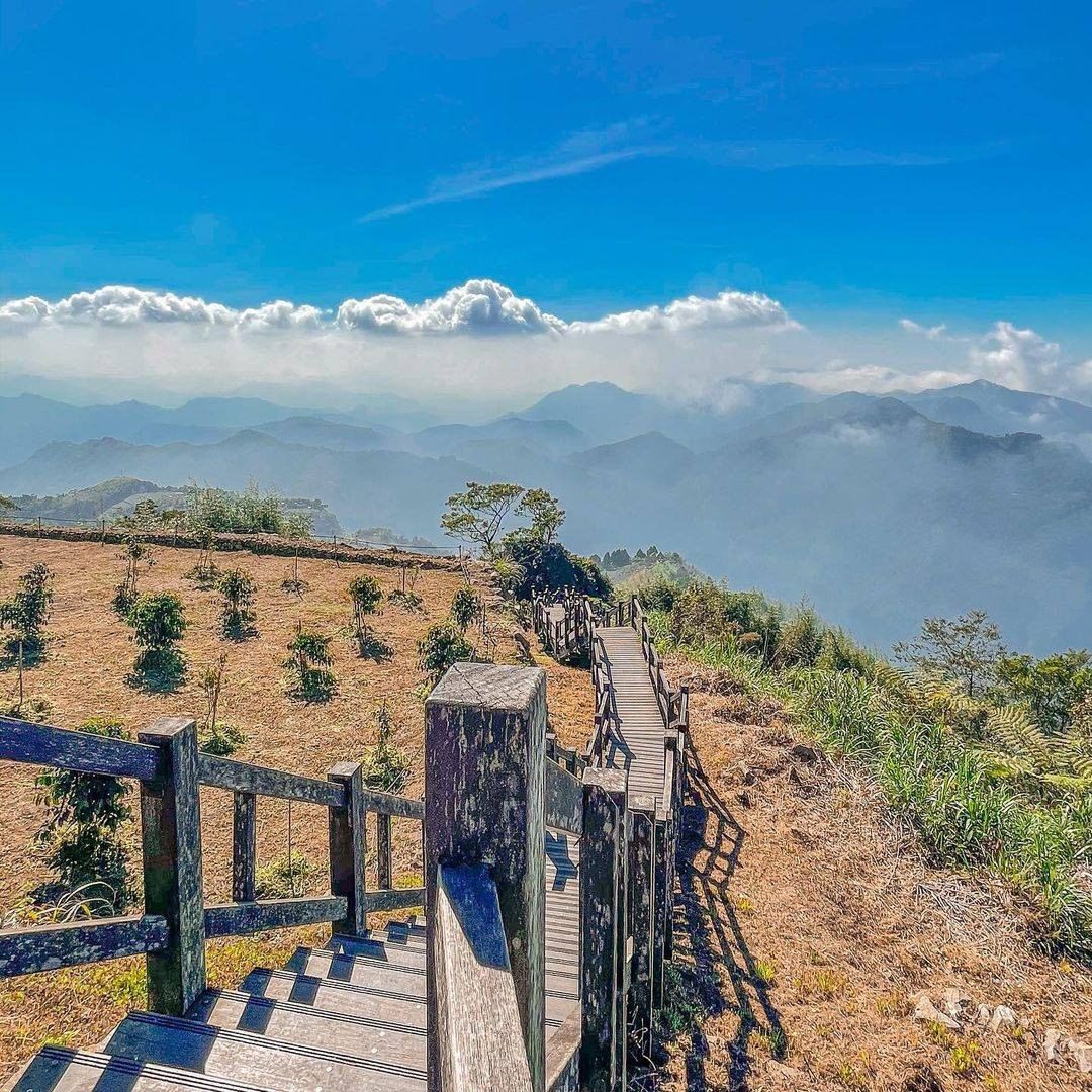 二延平步道瞬息萬變一下艷陽高照一下雲霧翻騰☁這就是阿里山的迷人之處！-⠀⠀⠀⠀⠀⠀⠀⠀⠀⠀⠀感謝 @vkfoodslife 分享的...