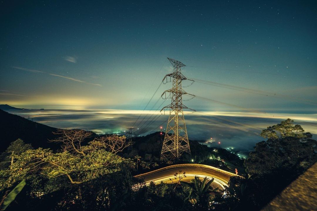 周五的晚上好適合熱血一波找個地方 看 夜 景 ~~~不過請不要疲勞駕駛唷照片授權 @php_boy -⠀歡迎在您的貼文 #trav...