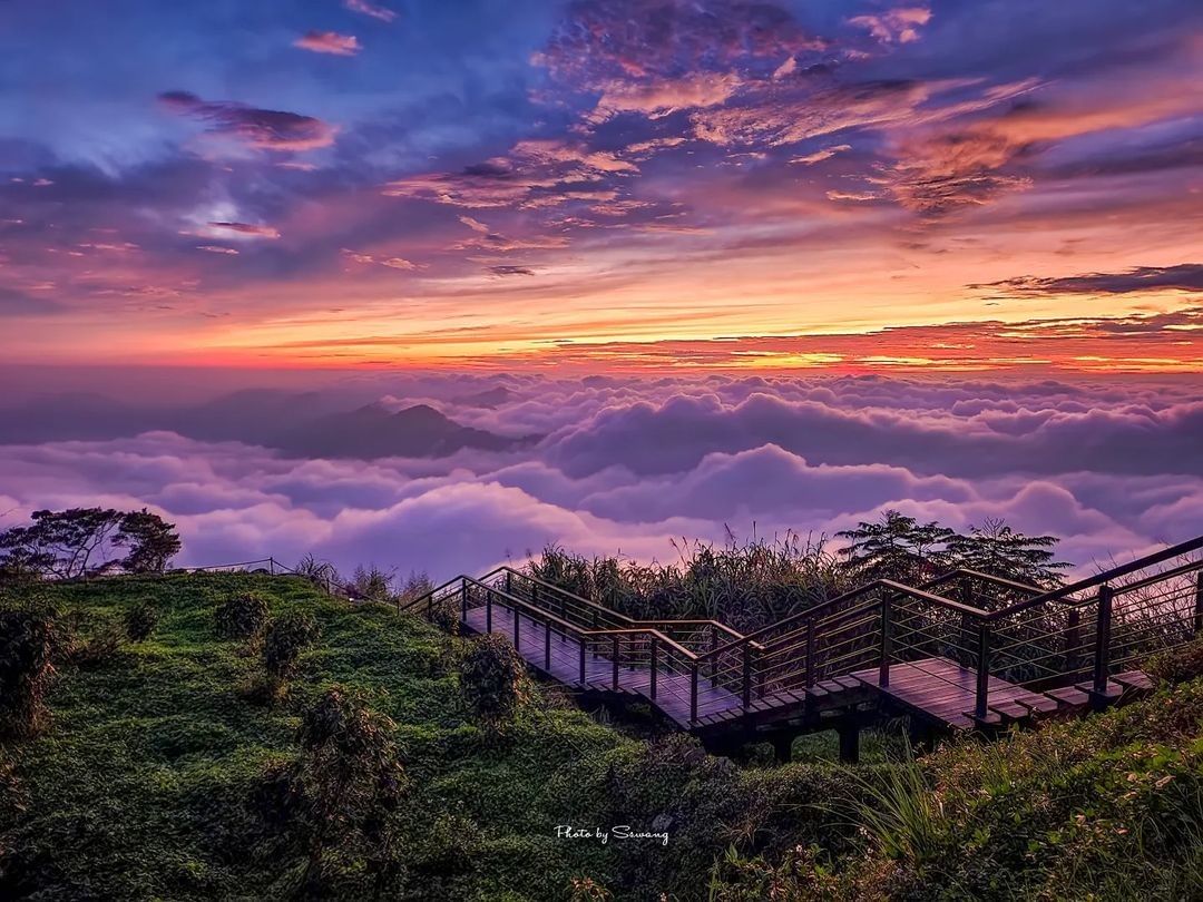 這個季節，就是要發雲海應景一下啊~一個禮拜約出海 4 天是不是準備好雲海洗版了歡迎跟小編分享，不用客氣！照片授權 @wind826...