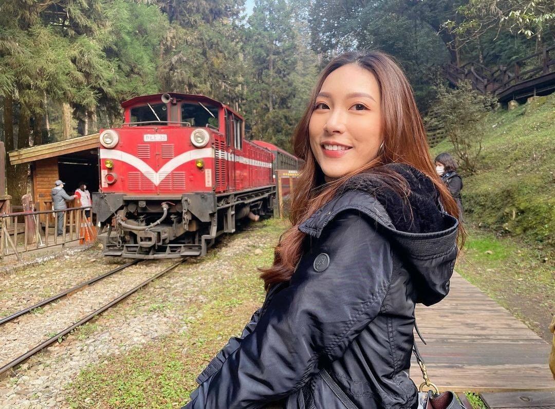 搭乘小火車是到阿里山的必備行程啊！！小編還記得第一次看到紅色小火車時的興奮-⠀⠀⠀⠀⠀⠀⠀⠀⠀⠀⠀感謝 @7hua_wu  分享的...