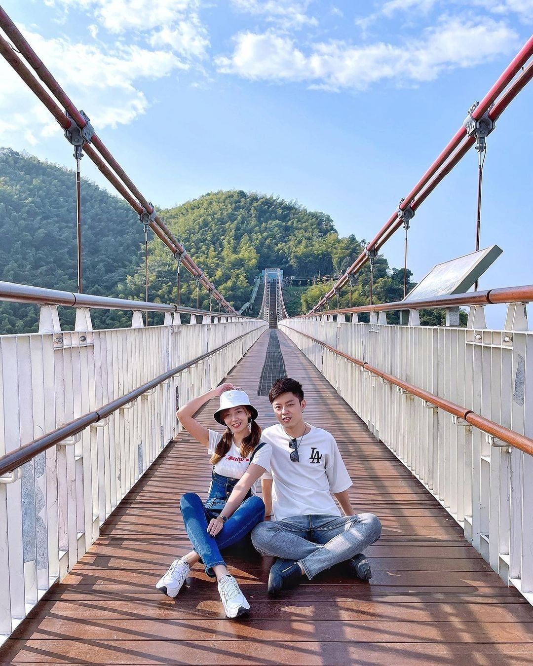 在全台海拔最高的景觀橋感覺可以碰觸到雲朵感染藍天與太陽的熱情！-⠀⠀⠀⠀⠀⠀⠀⠀⠀⠀⠀感謝 @yue_9.3  分享的美照-⠀⠀⠀...